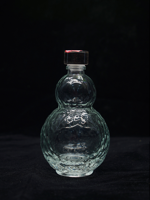 晶白料玻璃酒瓶